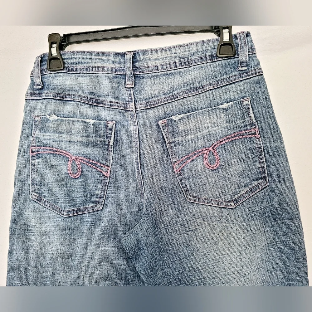 Cato Women's Capri Jeans Stretch Rayon/Cotton Light Blue Wash Pink Stitching 4/S - Picture 10 of 13